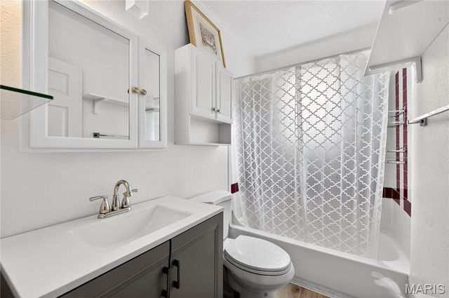 8651 Burton Avenue, St Louis, MO 63114
