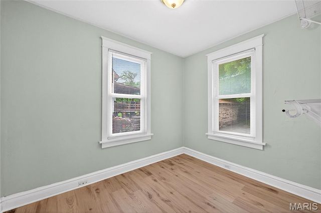 8651 Burton Avenue, St Louis, MO 63114