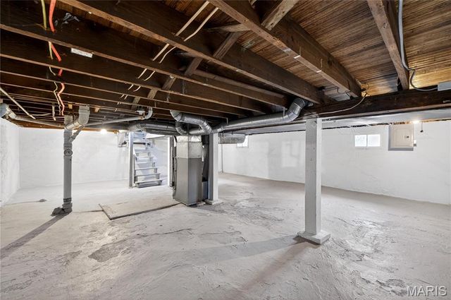 8651 Burton Avenue, St Louis, MO 63114