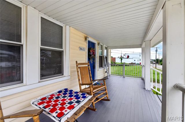8651 Burton Avenue, St Louis, MO 63114