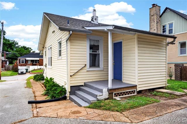 8651 Burton Avenue, St Louis, MO 63114