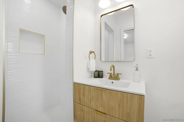 4971 September St., San Diego, CA 92110