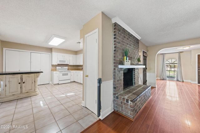 214 Saint Nicholas Drive, Lafayette, LA 70506