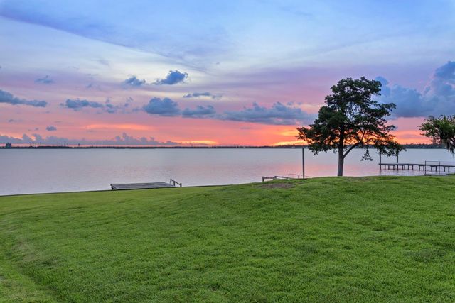 422 S Burnett Drive, Baytown, TX 77520