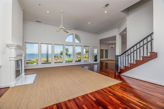 422 S Burnett Drive, Baytown, TX 77520