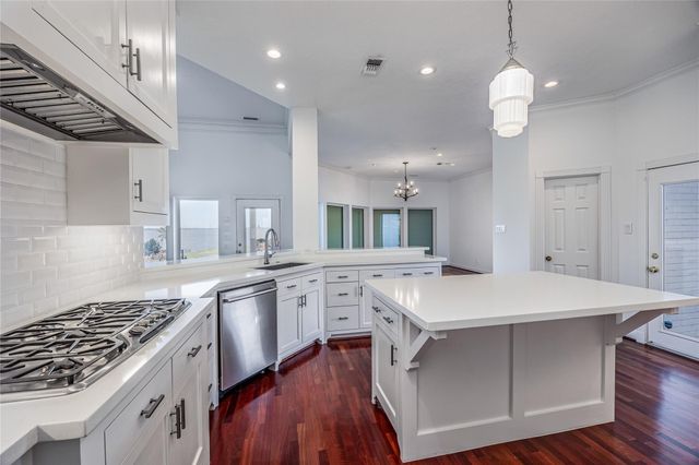 422 S Burnett Drive, Baytown, TX 77520