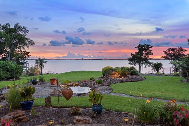 422 S Burnett Drive, Baytown, TX 77520