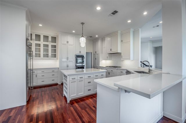 422 S Burnett Drive, Baytown, TX 77520