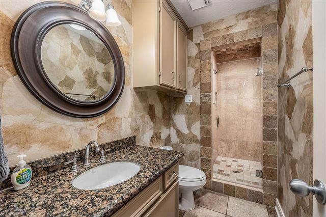 422 S Burnett Drive, Baytown, TX 77520