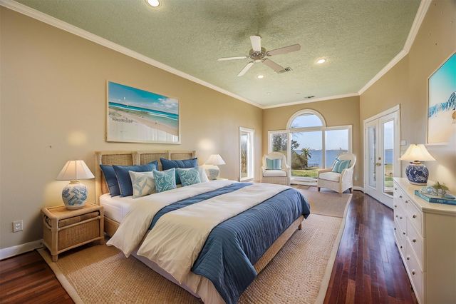 422 S Burnett Drive, Baytown, TX 77520