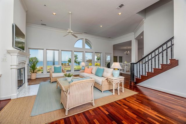 422 S Burnett Drive, Baytown, TX 77520