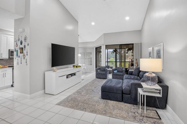 5374 Venetia Court E, Boynton Beach, FL 33437