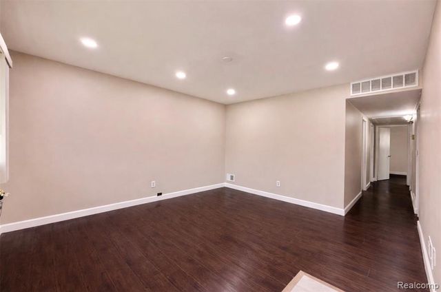 17245 Ivanhoe Street, Roseville, MI 48066