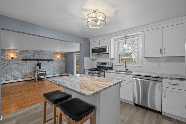 111 Verndale Street, Warwick, RI 02889