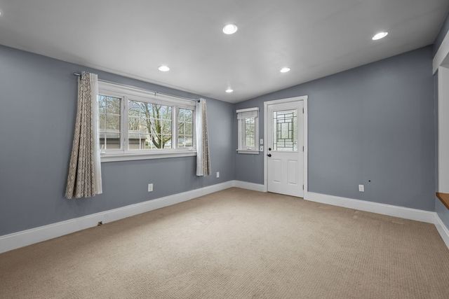 111 Verndale Street, Warwick, RI 02889