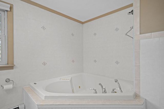 111 Verndale Street, Warwick, RI 02889