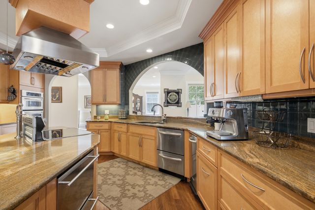 8 Longmeadow Rd, Newton, MA 02459