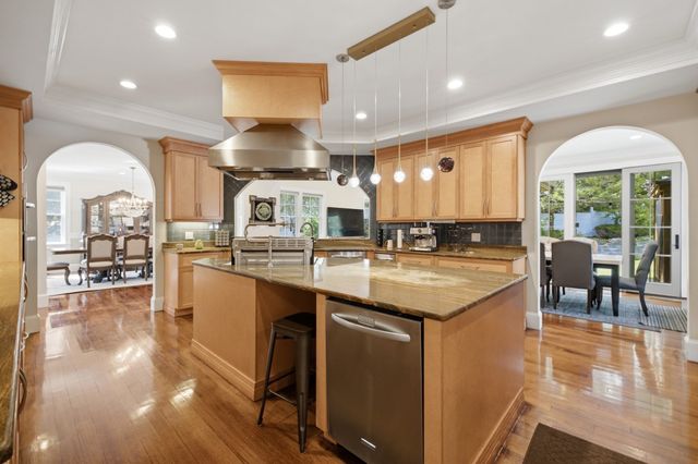 8 Longmeadow Rd, Newton, MA 02459
