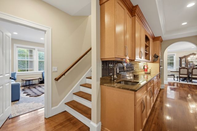 8 Longmeadow Rd, Newton, MA 02459