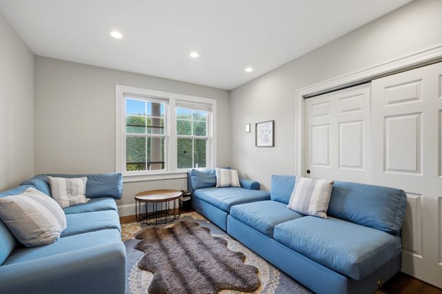 8 Longmeadow Rd, Newton, MA 02459