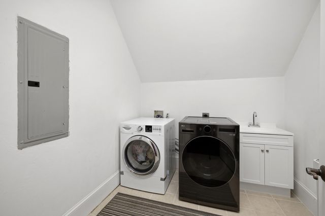 8 Longmeadow Rd, Newton, MA 02459