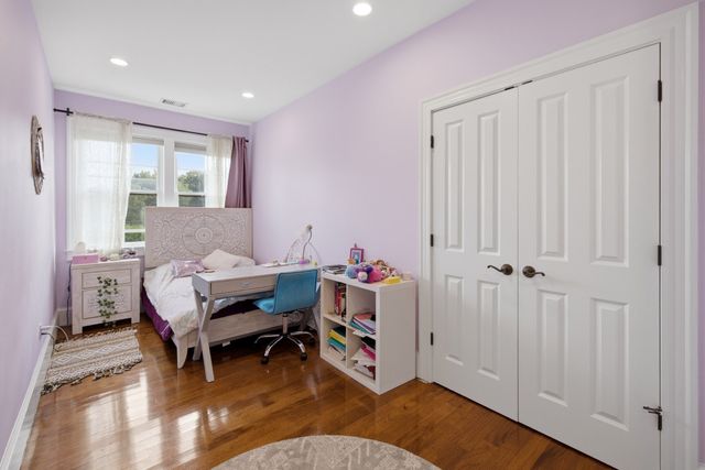 8 Longmeadow Rd, Newton, MA 02459