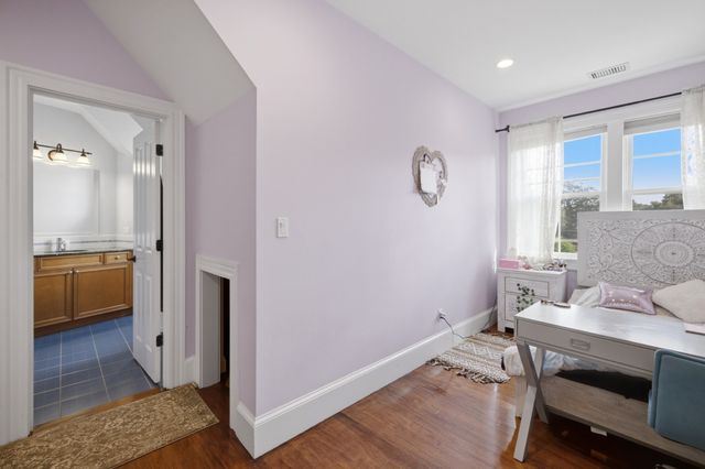 8 Longmeadow Rd, Newton, MA 02459