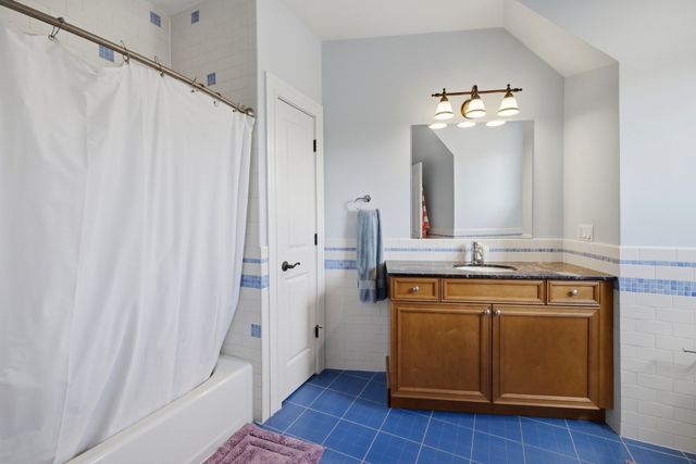 8 Longmeadow Rd, Newton, MA 02459