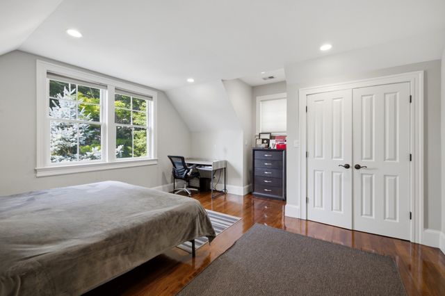 8 Longmeadow Rd, Newton, MA 02459
