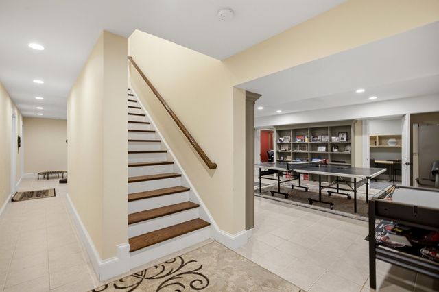8 Longmeadow Rd, Newton, MA 02459