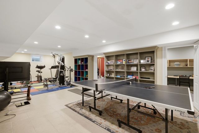 8 Longmeadow Rd, Newton, MA 02459