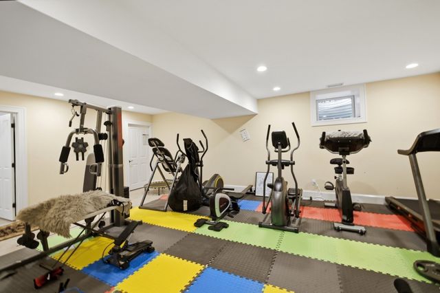 8 Longmeadow Rd, Newton, MA 02459