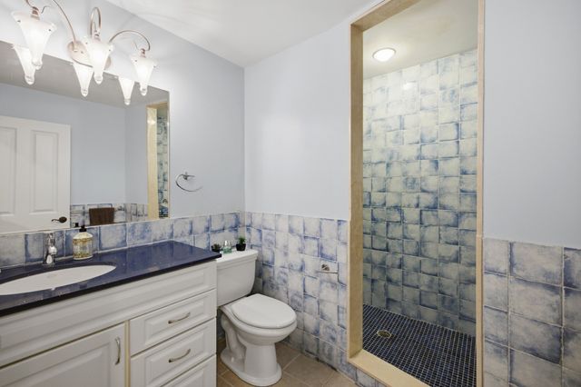 8 Longmeadow Rd, Newton, MA 02459