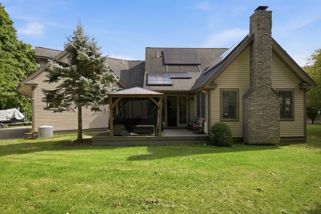 8 Longmeadow Rd, Newton, MA 02459