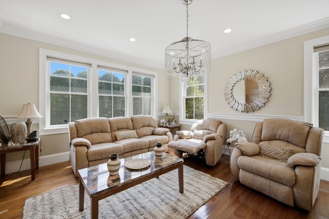 8 Longmeadow Rd, Newton, MA 02459