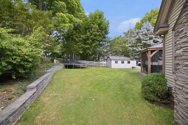 8 Longmeadow Rd, Newton, MA 02459