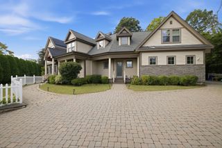 8 Longmeadow Rd, Newton, MA 02459