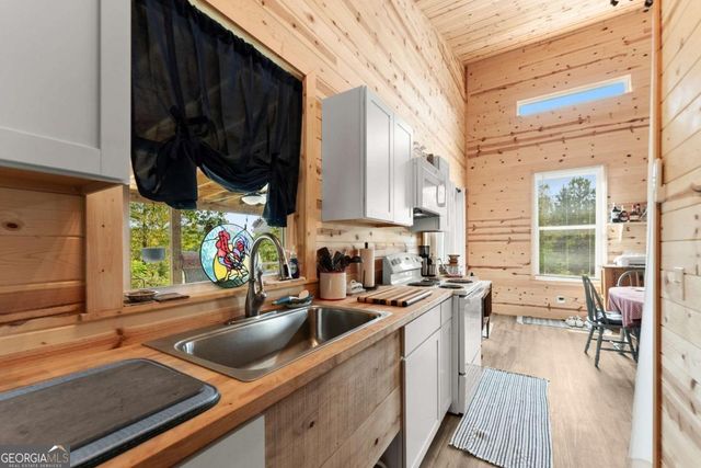 101 Rocket Drive, Cleveland, GA 30528