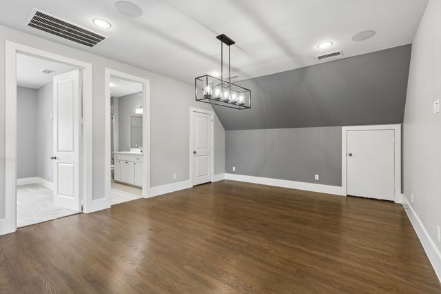 6917 Valley View Lane, Dallas, TX 75240