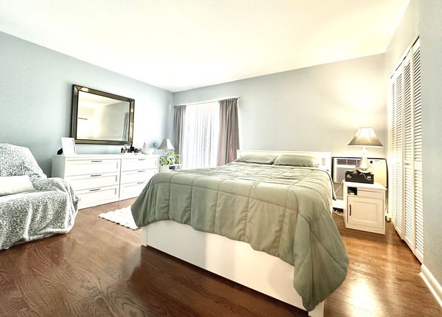 8524 Skokie Boulevard 3F, Skokie, IL 60077