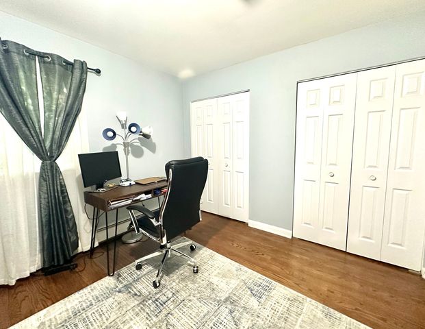 8524 Skokie Boulevard 3F, Skokie, IL 60077