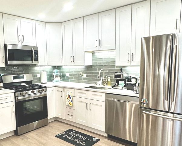 8524 Skokie Boulevard 3F, Skokie, IL 60077