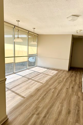 8524 Skokie Boulevard 3F, Skokie, IL 60077