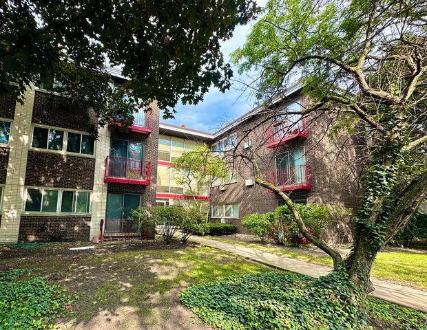 8524 Skokie Boulevard 3F, Skokie, IL 60077
