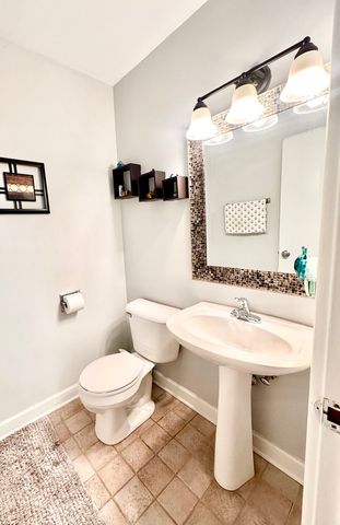 8524 Skokie Boulevard 3F, Skokie, IL 60077