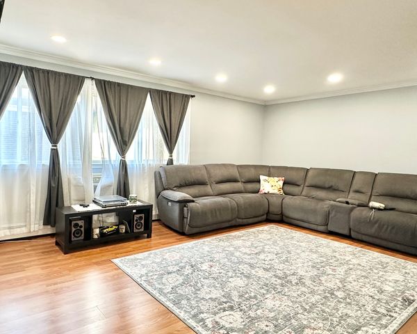 8524 Skokie Boulevard 3F, Skokie, IL 60077