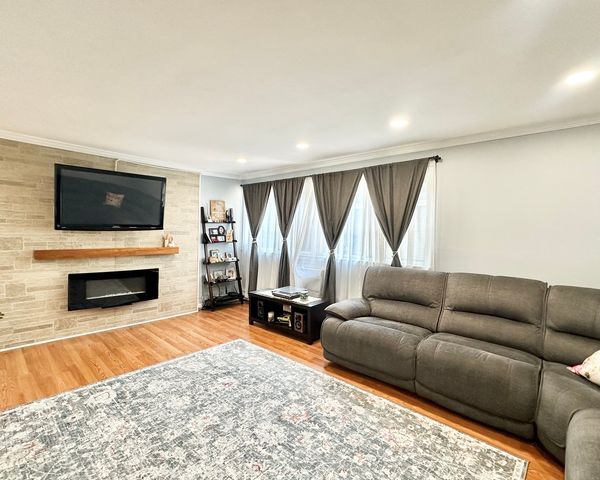 8524 Skokie Boulevard 3F, Skokie, IL 60077