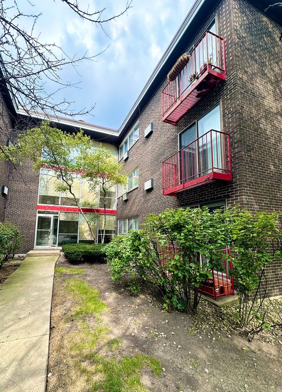 8524 Skokie Boulevard 3F, Skokie, IL 60077