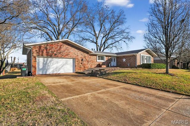 104 Debra Drive, Fairview Heights, IL 62208