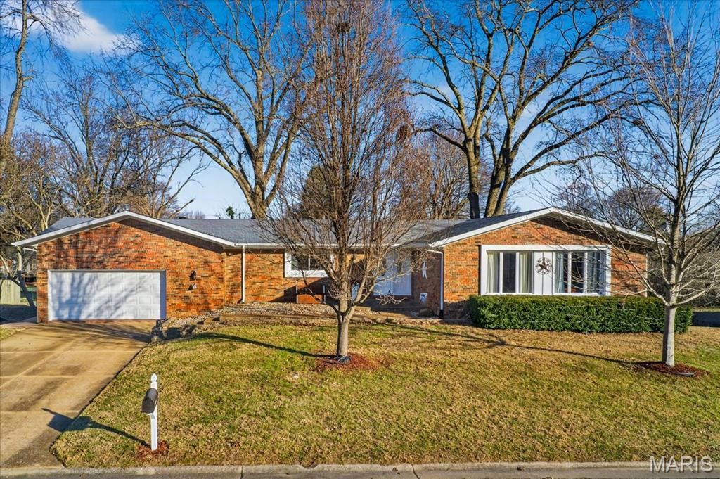 104 Debra Drive, Fairview Heights, IL 62208